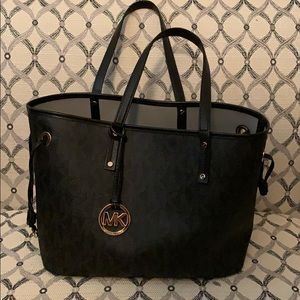 Michael Kors Bags - Michael Kors purse Michael Kors Bags - Michael Kors purse